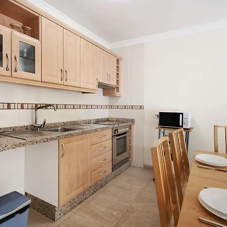 las Brisas- 2 min beach *