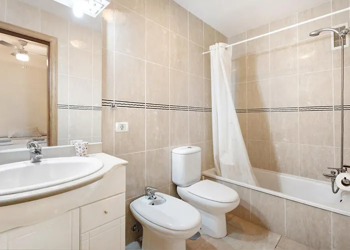 las Brisas- 2 min beach *