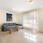 Brisas- 2 Min Apartment *