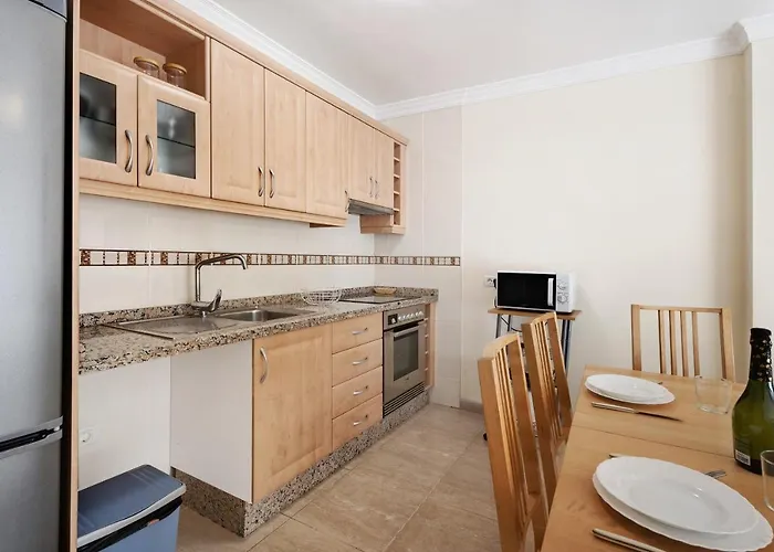 Las Brisas- 2 Min Beach *